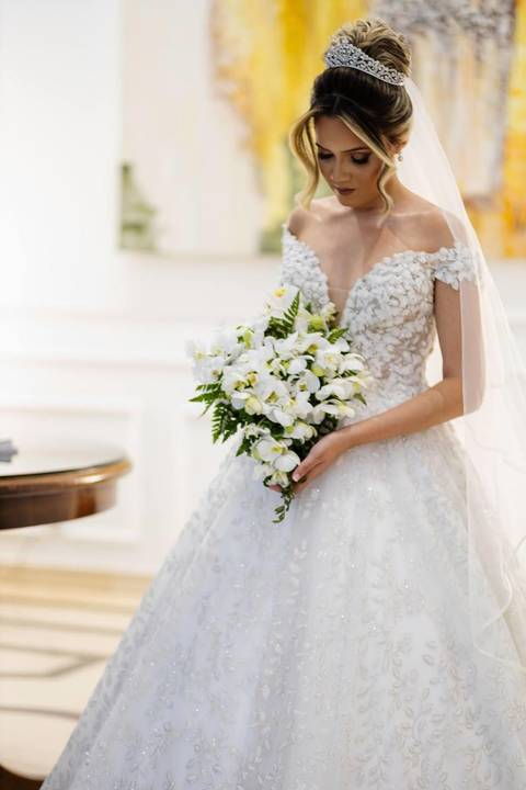 As melhores ideias e inspirações criativas de fotos de casamento do making of da noiva no Quality Suites Oscar Freire'