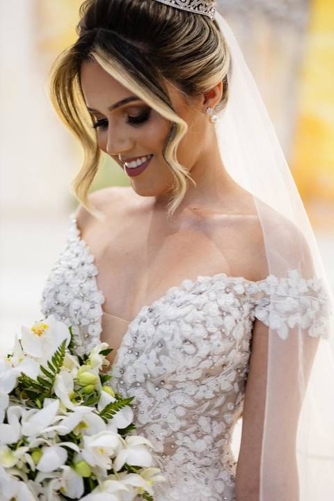 As melhores ideias e inspirações criativas de fotos de casamento do making of da noiva no Quality Suites Oscar Freire'