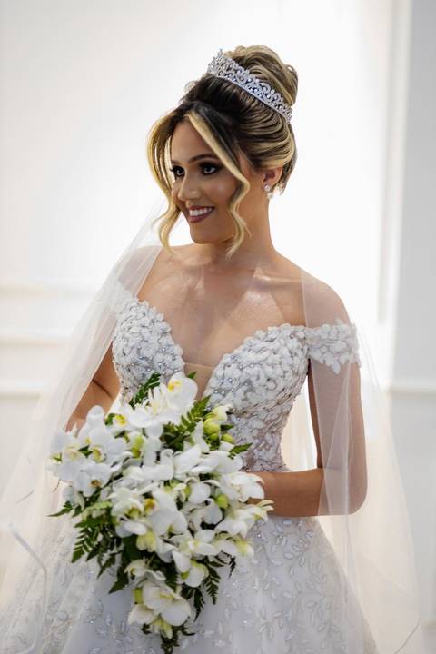 As melhores ideias e inspirações criativas de fotos de casamento do making of da noiva no Quality Suites Oscar Freire'