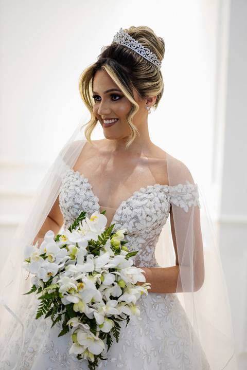 As melhores ideias e inspirações criativas de fotos de casamento do making of da noiva no Quality Suites Oscar Freire'