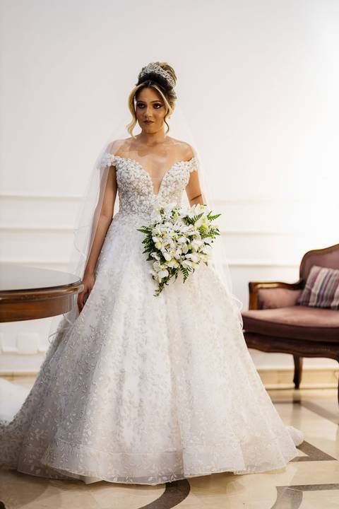 As melhores ideias e inspirações criativas de fotos de casamento do making of da noiva no Quality Suites Oscar Freire'