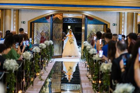 As melhores ideias e inspirações criativas de fotos de casamento na Paroquia Santíssima Trindade'