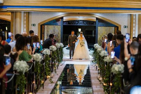 As melhores ideias e inspirações criativas de fotos de casamento na Paroquia Santíssima Trindade'