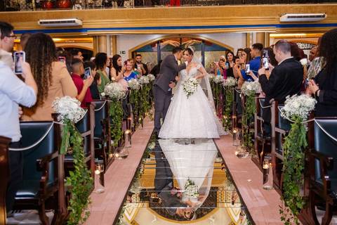 As melhores ideias e inspirações criativas de fotos de casamento na Paroquia Santíssima Trindade'