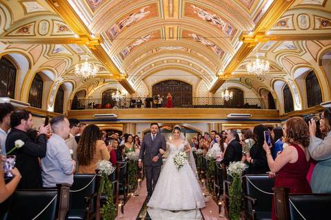 As melhores ideias e inspirações criativas de fotos de casamento na Paroquia Santíssima Trindade'