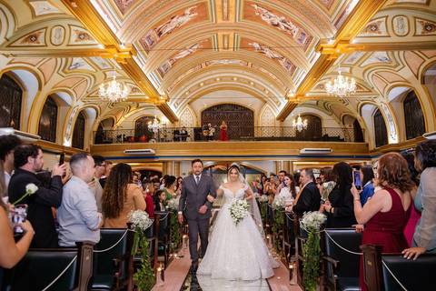 As melhores ideias e inspirações criativas de fotos de casamento na Paroquia Santíssima Trindade'