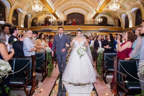 As melhores ideias e inspirações criativas de fotos de casamento na Paroquia Santíssima Trindade'