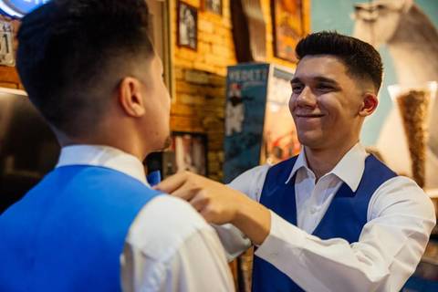 As melhores ideias e inspirações criativas de fotos de casamento do making of do noivo na Barbearia Corleone'