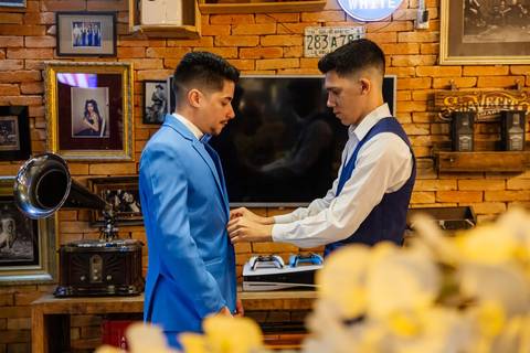 As melhores ideias e inspirações criativas de fotos de casamento do making of do noivo na Barbearia Corleone'