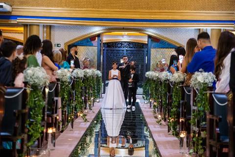 As melhores ideias e inspirações criativas de fotos de casamento na Paroquia Santíssima Trindade'