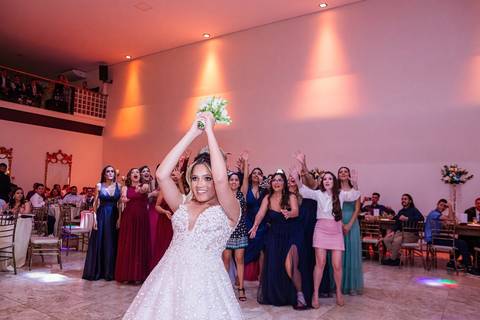 As melhores ideias e inspirações criativas de fotos de casamento no Buffet Pavaneli Eventos'