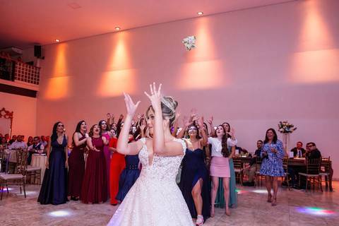 As melhores ideias e inspirações criativas de fotos de casamento no Buffet Pavaneli Eventos'