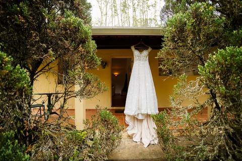 As melhores ideias e inspirações criativas de fotos de casamento do making of da noiva no espaço Carpe Diem'