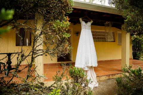 As melhores ideias e inspirações criativas de fotos de casamento do making of da noiva no espaço Carpe Diem'