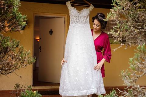 As melhores ideias e inspirações criativas de fotos de casamento do making of da noiva no espaço Carpe Diem'