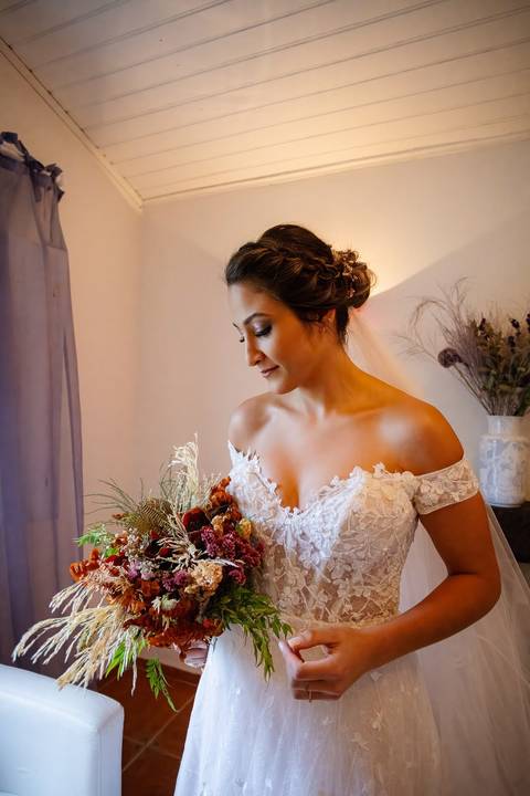 As melhores ideias e inspirações criativas de fotos de casamento do making of da noiva no espaço Carpe Diem'