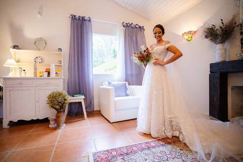 As melhores ideias e inspirações criativas de fotos de casamento do making of da noiva no espaço Carpe Diem'