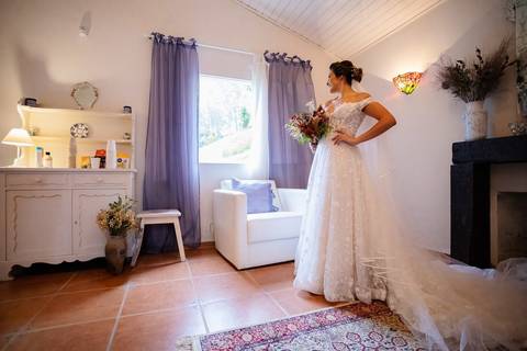 As melhores ideias e inspirações criativas de fotos de casamento do making of da noiva no espaço Carpe Diem'