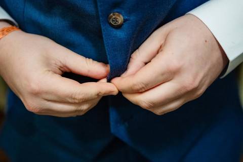 As melhores ideias e inspirações criativas de fotos de casamento do making of do noivo no espaço Carpe Diem'