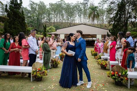As melhores ideias e inspirações criativas de fotos de casamento dos noivos na cerimônia no espaço Carpe Diem'