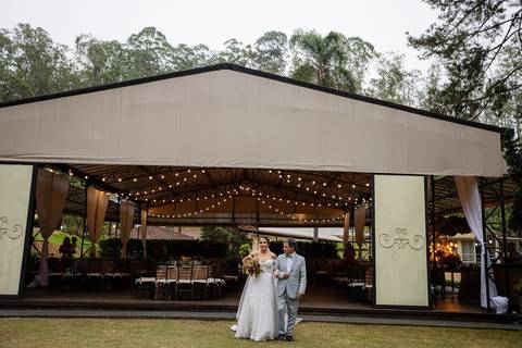 As melhores ideias e inspirações criativas de fotos de casamento dos noivos na cerimônia no espaço Carpe Diem'