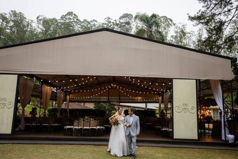 As melhores ideias e inspirações criativas de fotos de casamento dos noivos na cerimônia no espaço Carpe Diem'