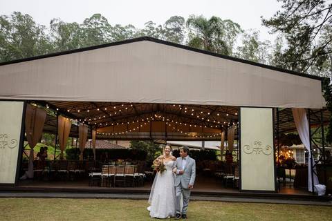 As melhores ideias e inspirações criativas de fotos de casamento dos noivos na cerimônia no espaço Carpe Diem'