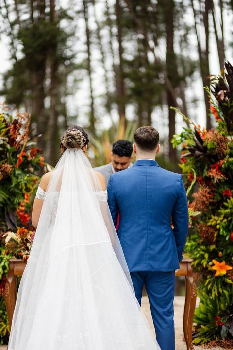 As melhores ideias e inspirações criativas de fotos de casamento dos noivos na cerimônia no espaço Carpe Diem'