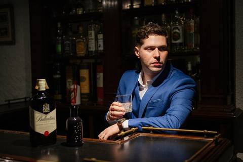 As melhores ideias e inspirações criativas de fotos de casamento do making of do noivo no espaço Carpe Diem'