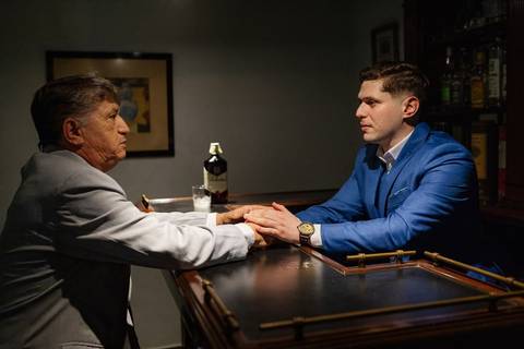 As melhores ideias e inspirações criativas de fotos de casamento do making of do noivo no espaço Carpe Diem'