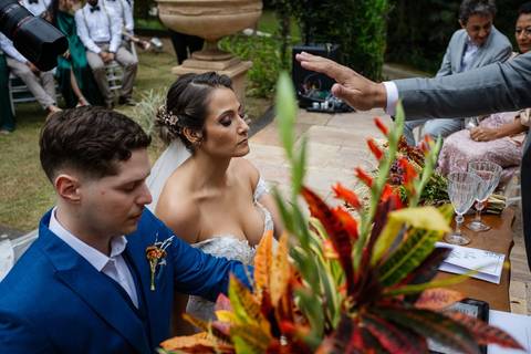As melhores ideias e inspirações criativas de fotos de casamento dos noivos na cerimônia no espaço Carpe Diem'