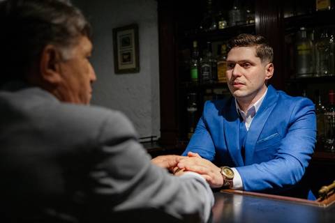 As melhores ideias e inspirações criativas de fotos de casamento do making of do noivo no espaço Carpe Diem'