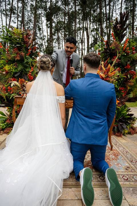 As melhores ideias e inspirações criativas de fotos de casamento dos noivos na cerimônia no espaço Carpe Diem'