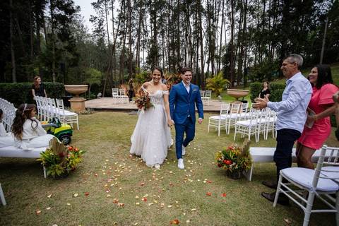As melhores ideias e inspirações criativas de fotos de casamento dos noivos na cerimônia no espaço Carpe Diem'