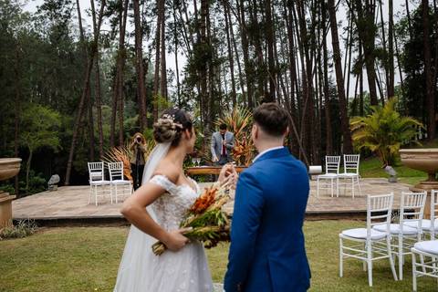 As melhores ideias e inspirações criativas de fotos de casamento dos noivos na cerimônia no espaço Carpe Diem'