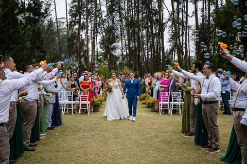 As melhores ideias e inspirações criativas de fotos de casamento dos noivos na cerimônia no espaço Carpe Diem'