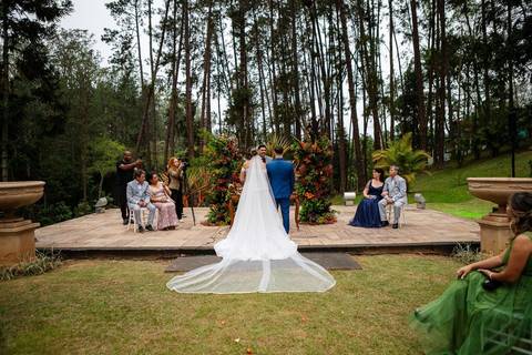 As melhores ideias e inspirações criativas de fotos de casamento dos noivos na cerimônia no espaço Carpe Diem'