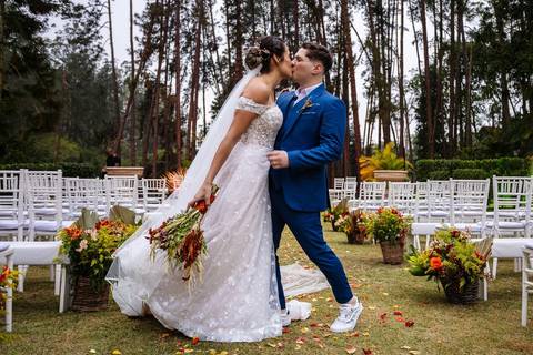 As melhores ideias e inspirações criativas de fotos de casamento dos noivos na cerimônia no espaço Carpe Diem'