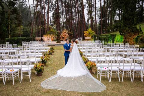 As melhores ideias e inspirações criativas de fotos de casamento dos noivos na cerimônia no espaço Carpe Diem'