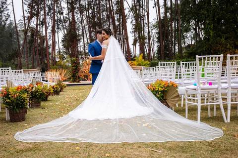 As melhores ideias e inspirações criativas de fotos de casamento dos noivos na cerimônia no espaço Carpe Diem'