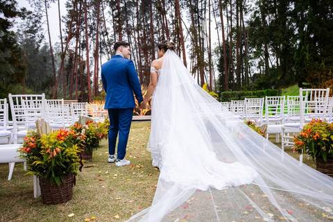 As melhores ideias e inspirações criativas de fotos de casamento dos noivos na cerimônia no espaço Carpe Diem'