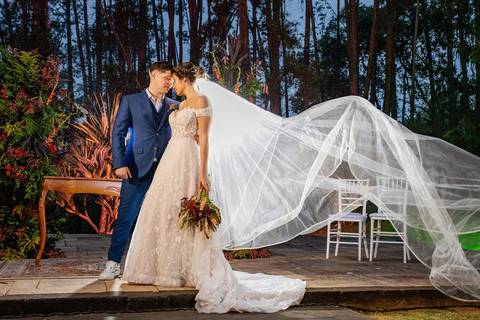 As melhores ideias e inspirações criativas de fotos de casamento dos noivos na cerimônia no espaço Carpe Diem'