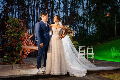 As melhores ideias e inspirações criativas de fotos de casamento dos noivos na cerimônia no espaço Carpe Diem'