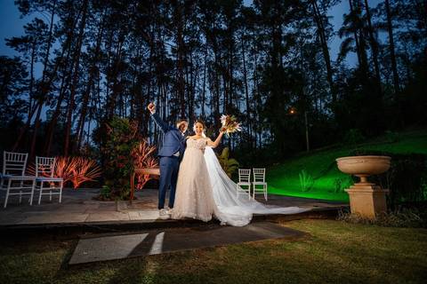 As melhores ideias e inspirações criativas de fotos de casamento dos noivos na cerimônia no espaço Carpe Diem'