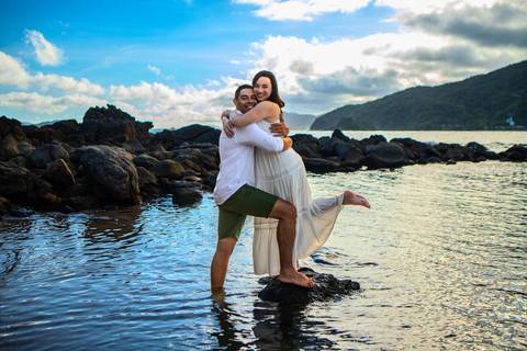 As melhores ideias e inspirações de fotos criativas para ensaio pré wedding na praia do Guarujá Praia das Conchas e Perequê'