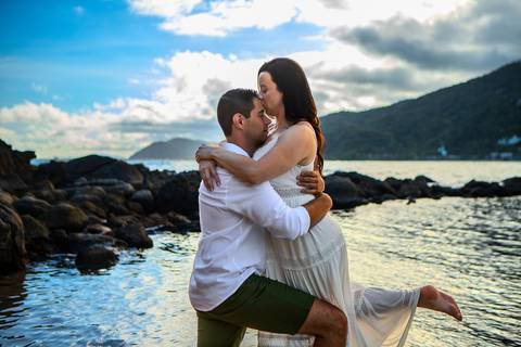 As melhores ideias e inspirações de fotos criativas para ensaio pré wedding na praia do Guarujá Praia das Conchas e Perequê'