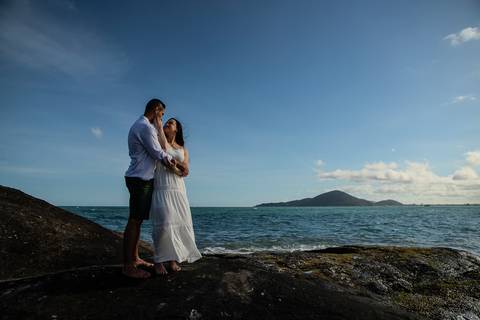As melhores ideias e inspirações de fotos criativas para ensaio pré wedding na praia do Guarujá Praia das Conchas e Perequê'