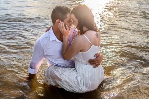 As melhores ideias e inspirações de fotos criativas para ensaio pré wedding na praia do Guarujá Praia das Conchas e Perequê'