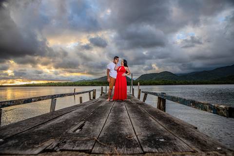 As melhores ideias e inspirações de fotos criativas para ensaio pré wedding na praia do Guarujá Praia das Conchas e Perequê'