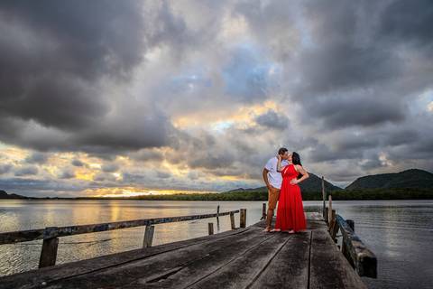 As melhores ideias e inspirações de fotos criativas para ensaio pré wedding na praia do Guarujá Praia das Conchas e Perequê'